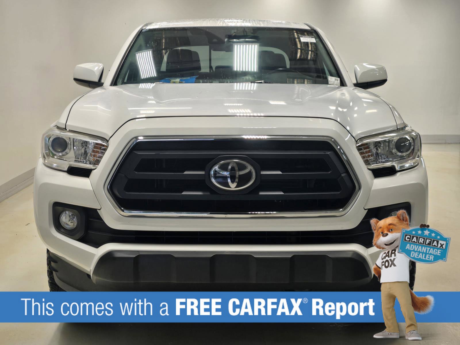 Used 2020 Toyota Tacoma SR5 RWD image 2