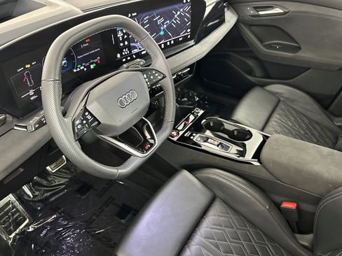 Used 2025 Audi SQ6 e-tron Premium Plus w/ Premium Plus image 9