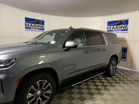 Used 2022 Chevrolet Suburban LT w/ Luxury Package AWD/4WD image 6