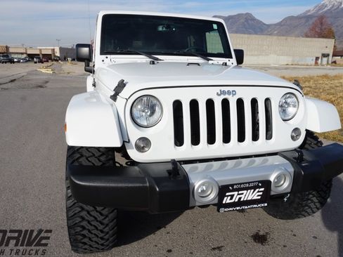 Used 2015 Jeep Wrangler Unlimited Sahara w/ Connectivity Group image 3