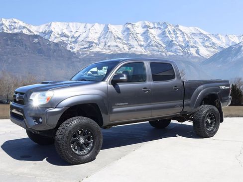Used 2015 Toyota Tacoma 4x4 Double Cab image 2