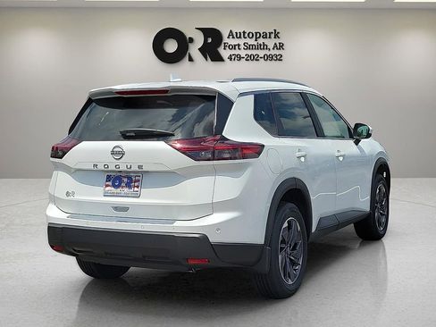 Used 2025 Nissan Rogue SV w/ SV Premium Package FWD image 5