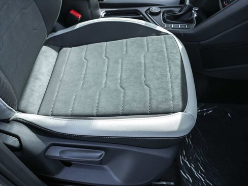 New 2025 Volkswagen Taos SE image 44