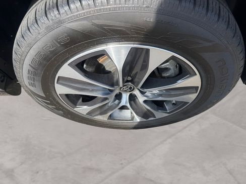 Used 2024 Toyota Highlander XLE image 14