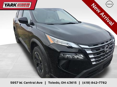 Certified 2024 Nissan Rogue SV w/ SV Premium Package image 1