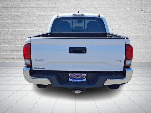 Used 2020 Toyota Tacoma SR5 AWD/4WD image 5