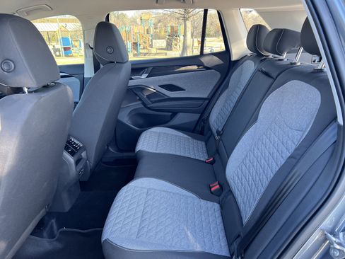 Certified 2025 Volkswagen Tiguan S image 29