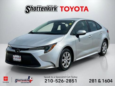 Certified 2025 Toyota Corolla LE FWD image 1