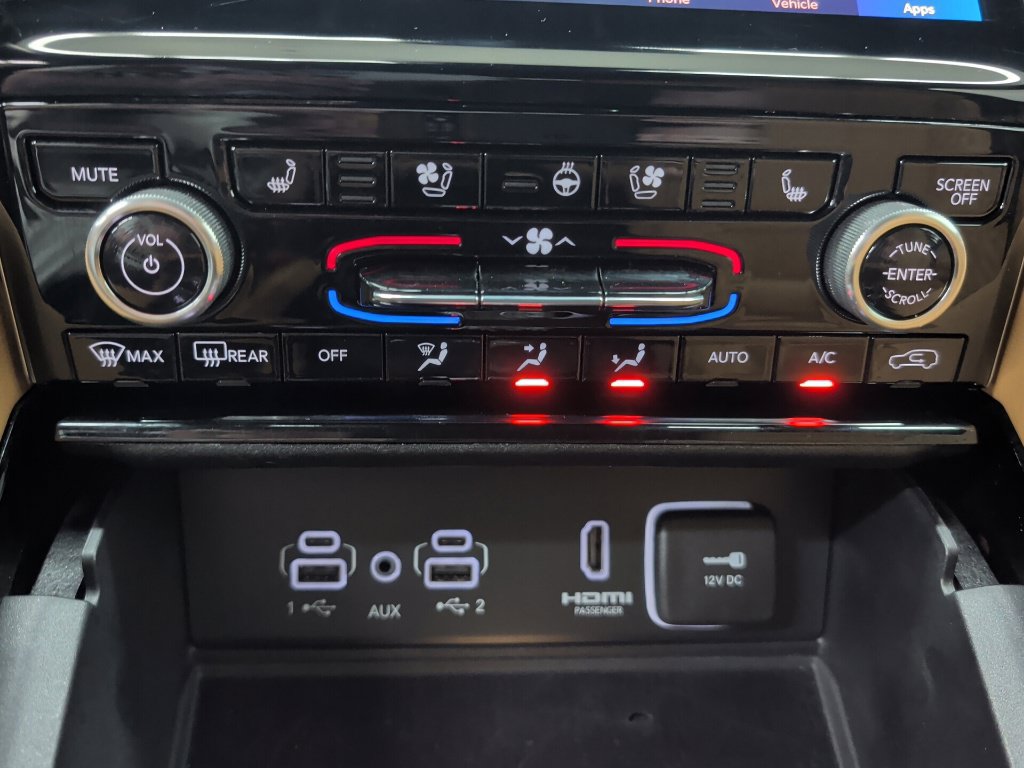Used 2023 Jeep Grand Cherokee Summit AWD/4WD image 24