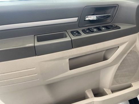 Used 2010 Dodge Grand Caravan SE w/ Climate Group image 36
