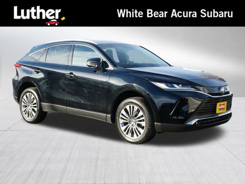 Used 2024 Toyota Venza XLE image 1