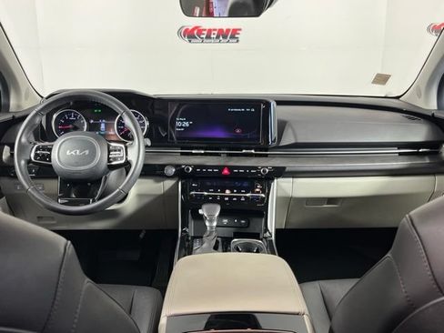 Used 2024 Kia Carnival EX FWD image 13