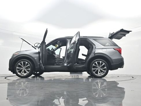 Used 2025 Ford Explorer Platinum w/ Ultimate Package image 47