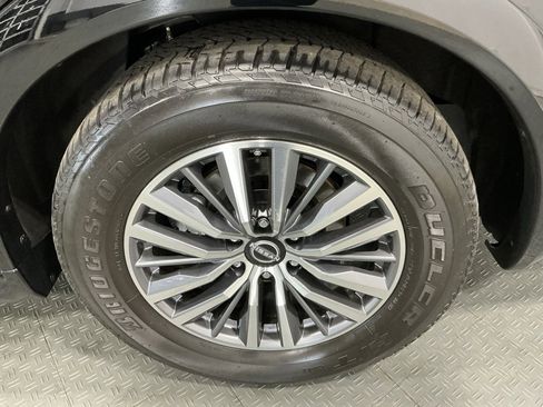 Used 2024 Nissan Armada SL w/ Captain's Chairs Package image 37