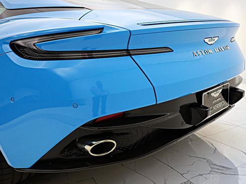 Used 2024 Aston Martin DB12 Coupe RWD image 14