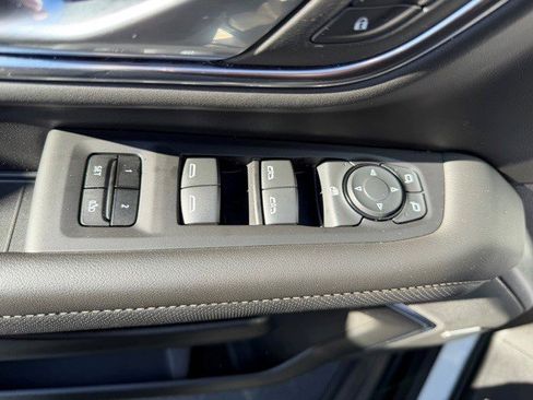 Certified 2024 GMC Yukon XL SLT image 16