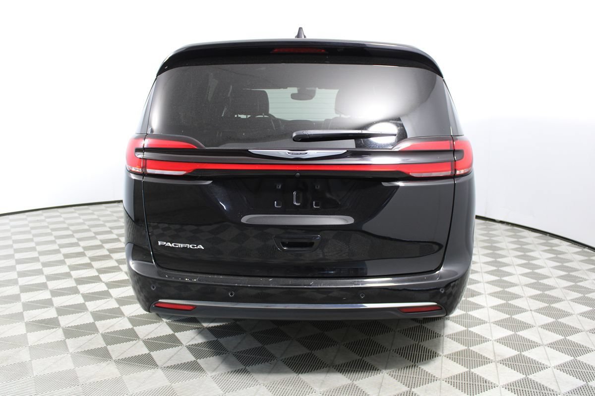 Used 2025 Chrysler Pacifica Select FWD image 35