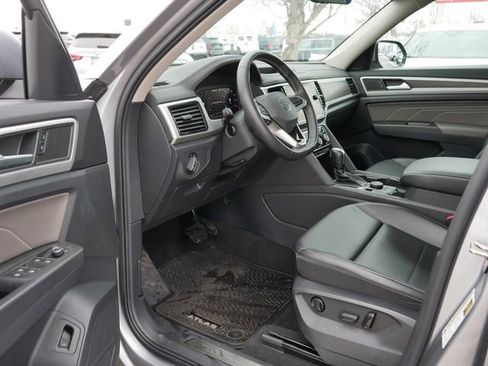 Certified 2022 Volkswagen Atlas SE w/ Panoramic Sunroof Package AWD/4WD image 12