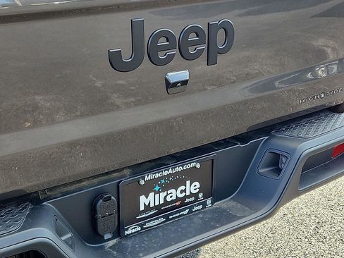 New 2025 Jeep Gladiator Sport image 19