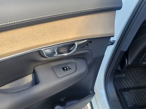 Certified 2025 Volvo XC90 T8 Plus w/ Protection Package Premier image 15