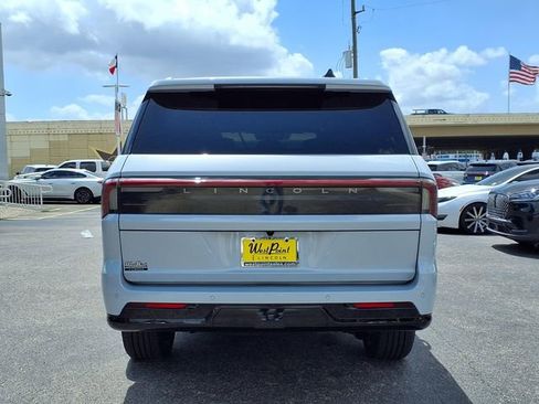 New 2026 Lincoln Navigator L Reserve AWD/4WD image 5