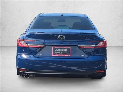 Used 2025 Toyota Camry SE FWD image 6