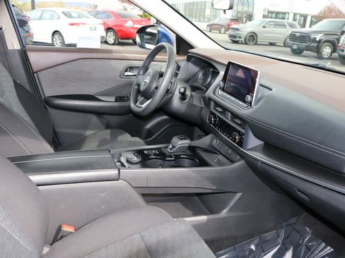 Used 2023 Nissan Rogue SV AWD/4WD image 21