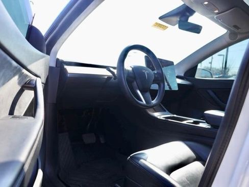 Used 2021 Tesla Model Y Long Range image 14