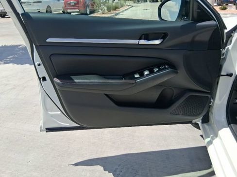 Used 2024 Nissan Altima 2.0 SR FWD image 13