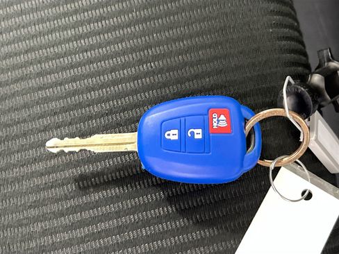 Used 2016 Toyota RAV4 LE FWD image 36
