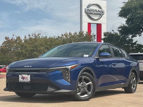 Used 2025 Kia K4 FWD image 1