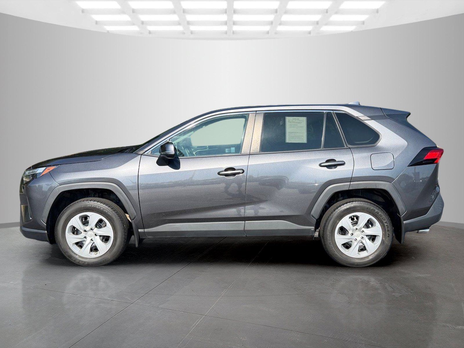 Used 2023 Toyota RAV4 LE FWD image 3