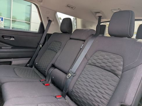 Used 2022 Nissan Pathfinder SV w/ SV Black Package image 11