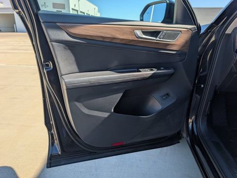Used 2025 Volkswagen Atlas SE FWD image 20