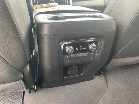 Used 2025 GMC Yukon Denali AWD/4WD image 24
