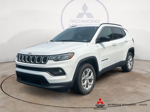 Used 2024 Jeep Compass Latitude AWD/4WD image 7