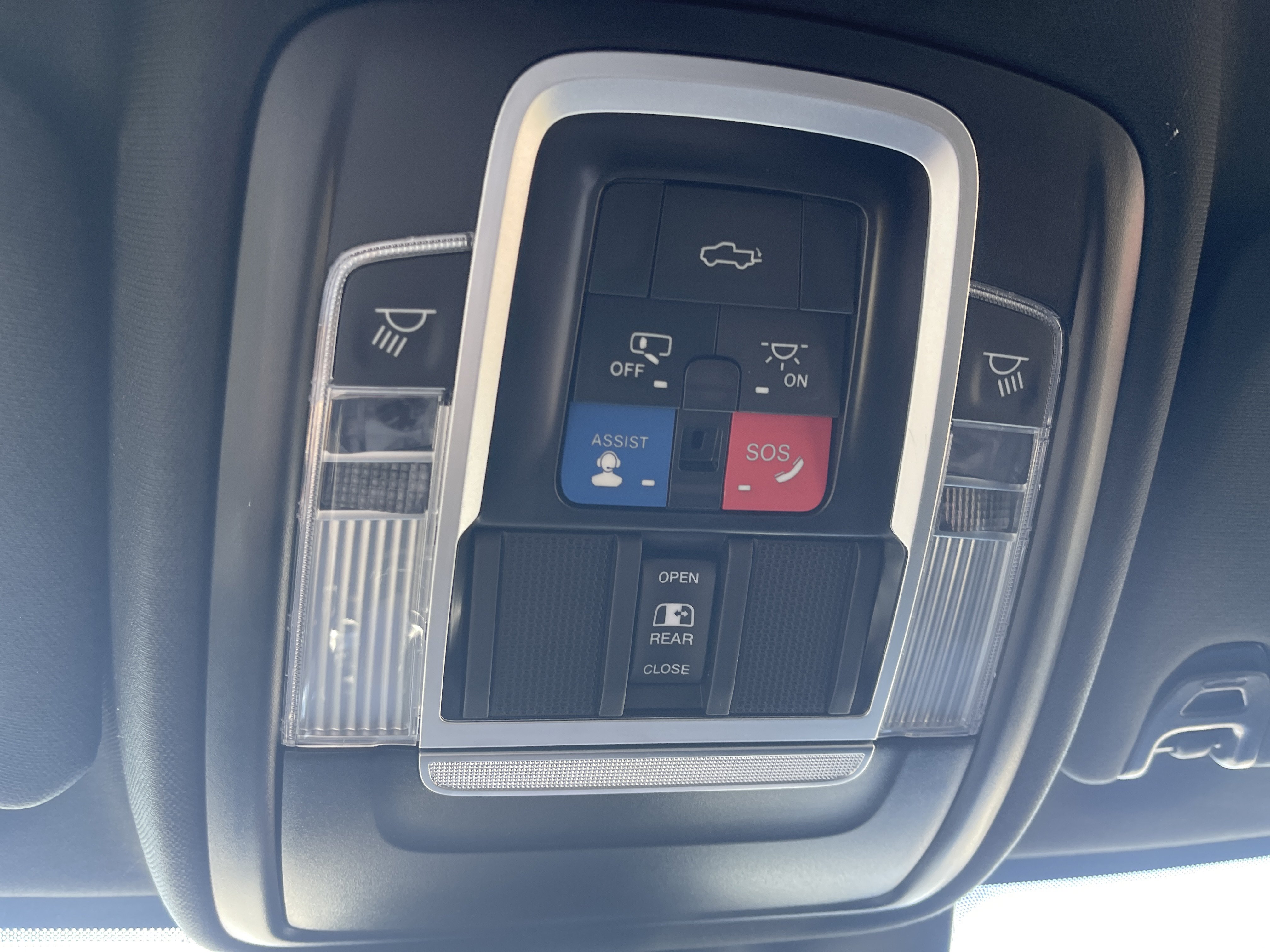 Used 2024 RAM 2500 Limited AWD/4WD image 32