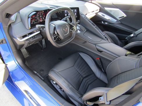 Used 2022 Chevrolet Corvette Stingray Preferred Cpe w/ Z51 Performance Package RWD image 10