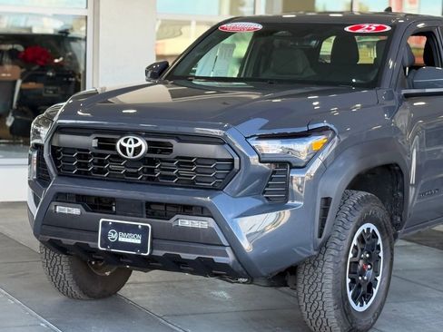 Certified 2025 Toyota Tacoma TRD Off-Road image 3