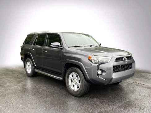 Used 2017 Toyota 4Runner SR5 Premium RWD image 2
