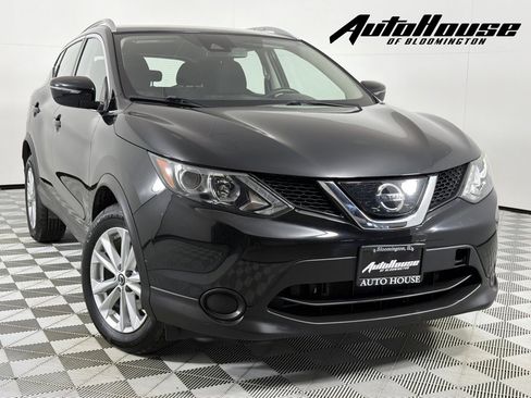 Used 2019 Nissan Rogue Sport SV image 1