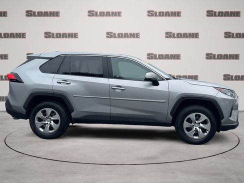 Used 2022 Toyota RAV4 LE AWD/4WD image 6