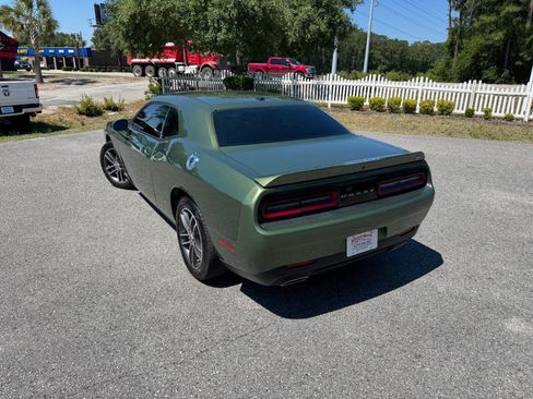 Used 2019 Dodge Challenger SXT AWD/4WD image 4