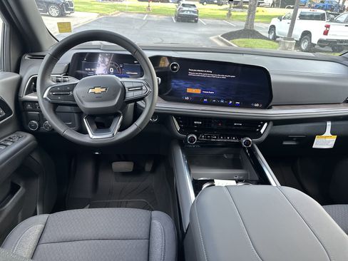 New 2025 Chevrolet Suburban LS image 19