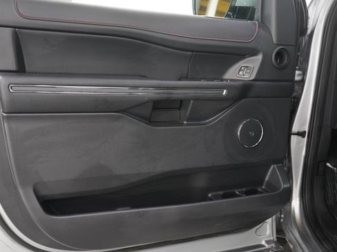 Used 2024 Ford Expedition Limited AWD/4WD image 19