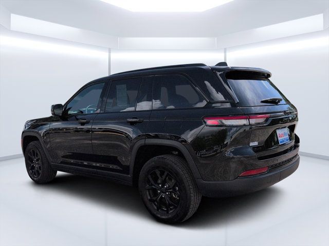 Used 2024 Jeep Grand Cherokee Altitude AWD/4WD image 5