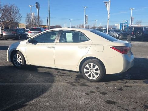 Used 2018 Toyota Corolla LE image 3