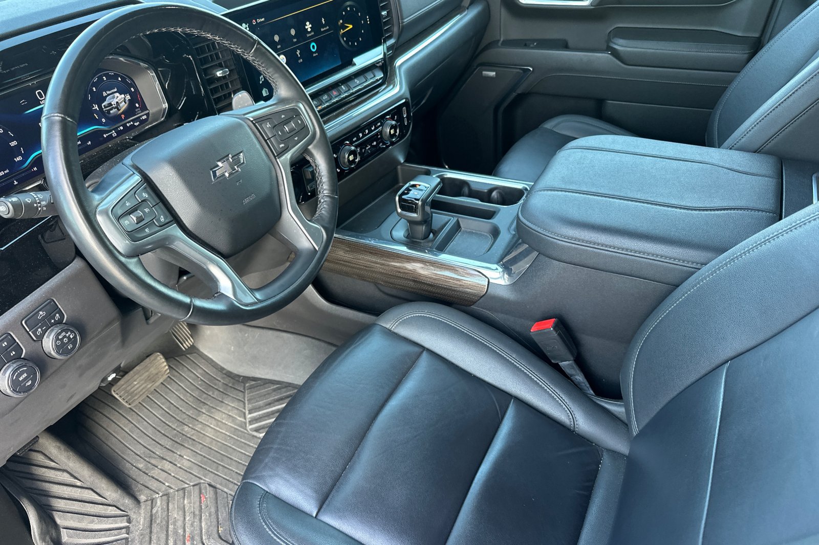 Used 2024 Chevrolet Silverado 1500 LT Trail Boss w/ Convenience Package II AWD/4WD image 10