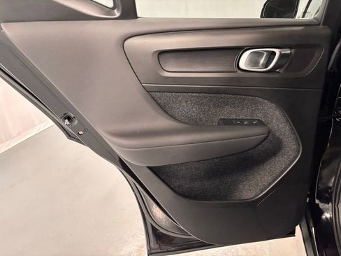 Certified 2025 Volvo XC40 B5 Plus image 25