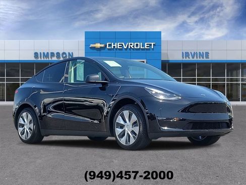 Used 2024 Tesla Model Y Long Range RWD image 1